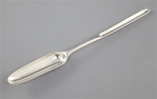 A George III silver marrow scoop, by Thomas & William Chawner, Length: 213mm Weight: 1.5oz/48grms